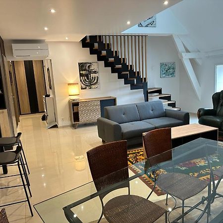 Spacious Flat Close To The Railway Station トロワ エクステリア 写真
