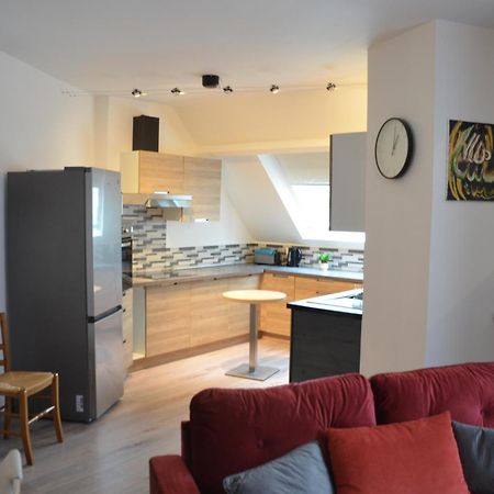 Spacious Flat Close To The Railway Station トロワ 部屋 写真