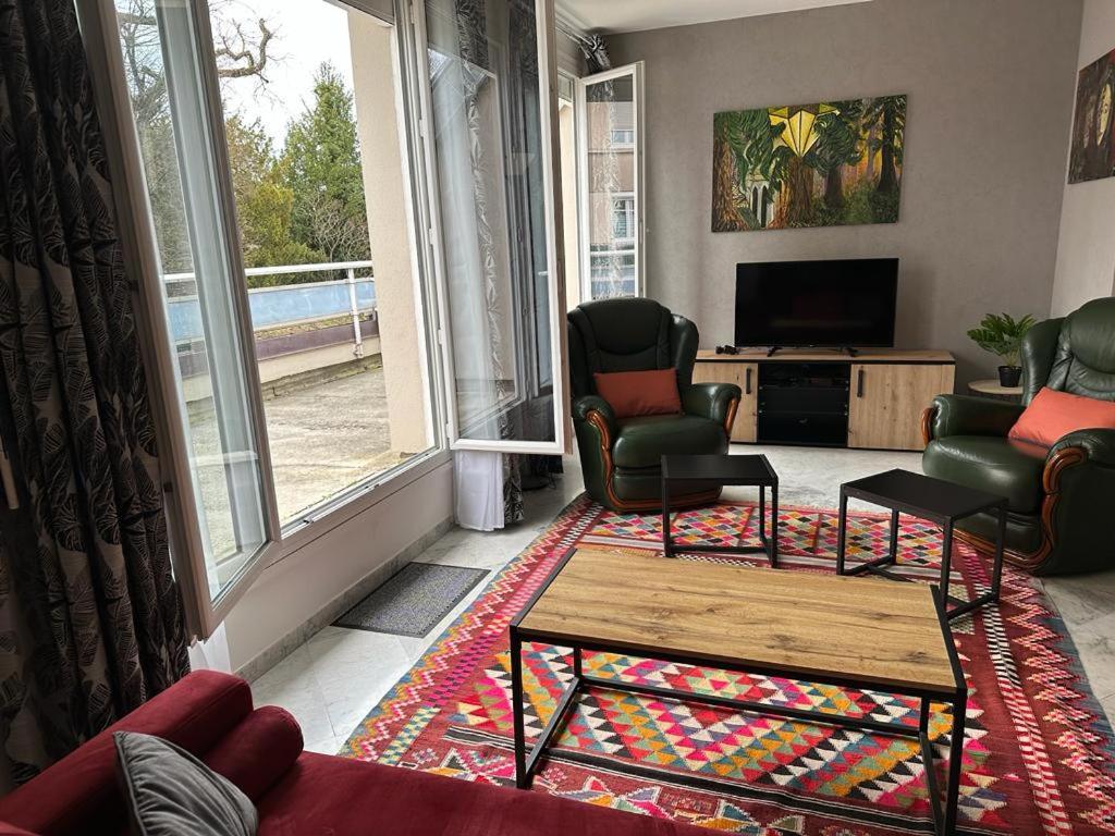 Spacious Flat Close To The Railway Station トロワ 部屋 写真