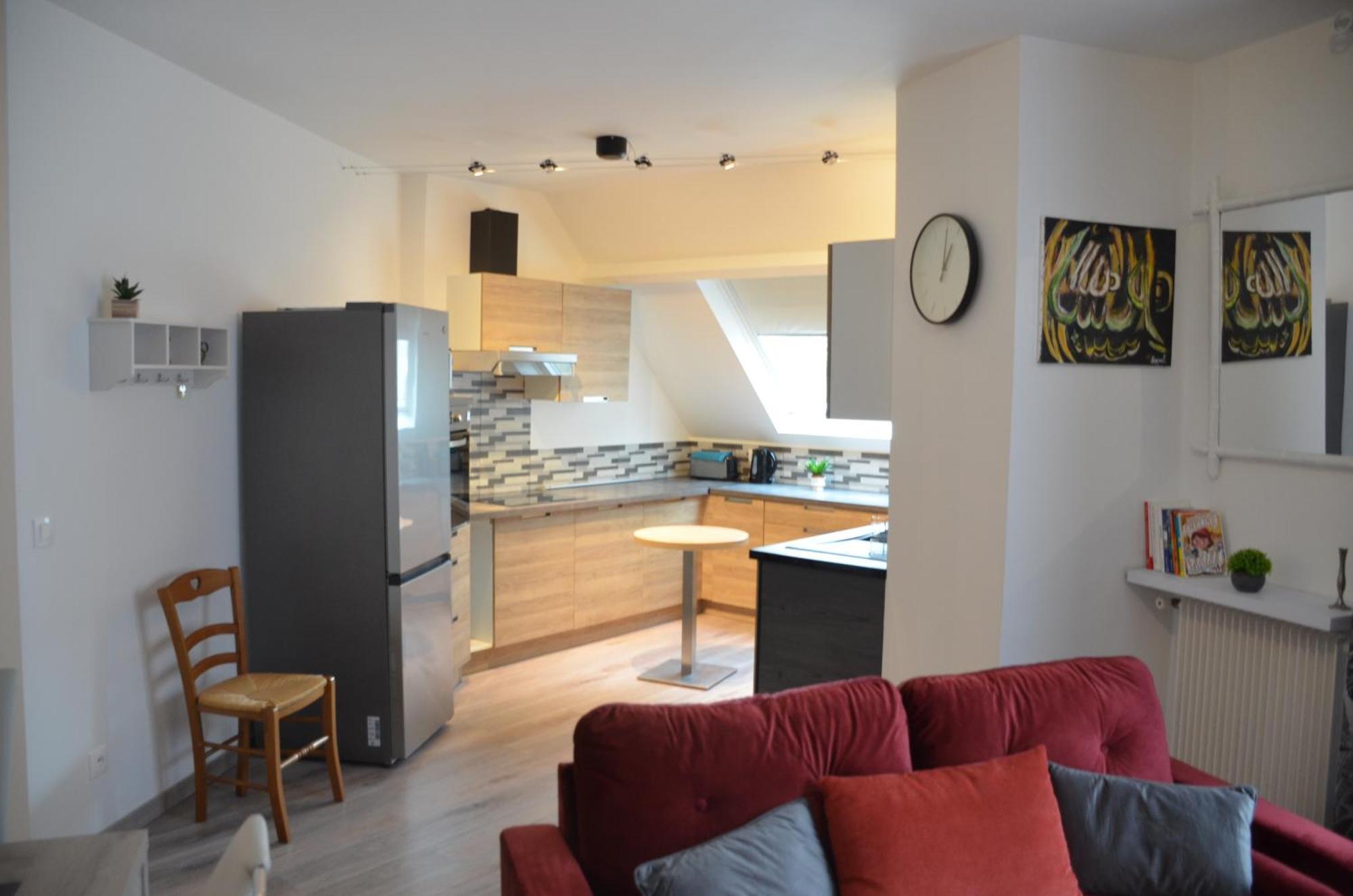 Spacious Flat Close To The Railway Station トロワ 部屋 写真