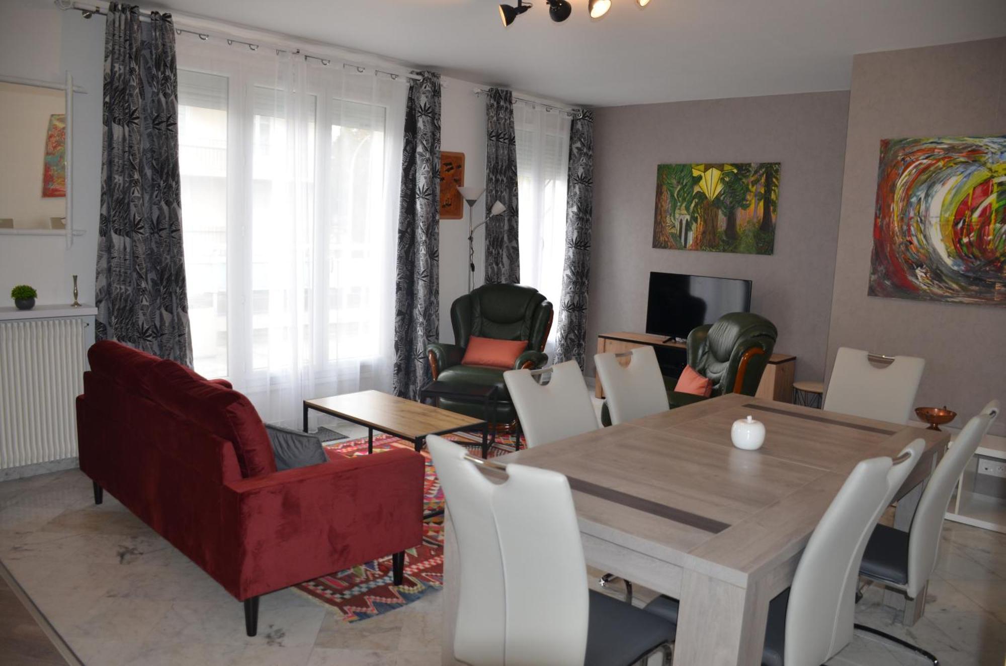 Spacious Flat Close To The Railway Station トロワ 部屋 写真