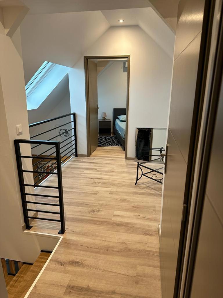 Spacious Flat Close To The Railway Station トロワ 部屋 写真