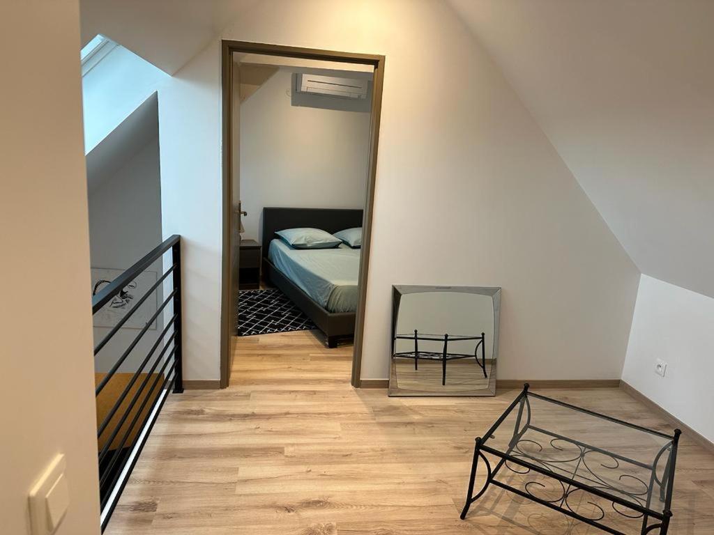 Spacious Flat Close To The Railway Station トロワ 部屋 写真
