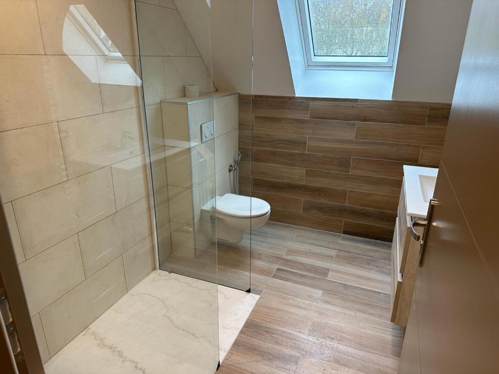 Spacious Flat Close To The Railway Station トロワ 部屋 写真