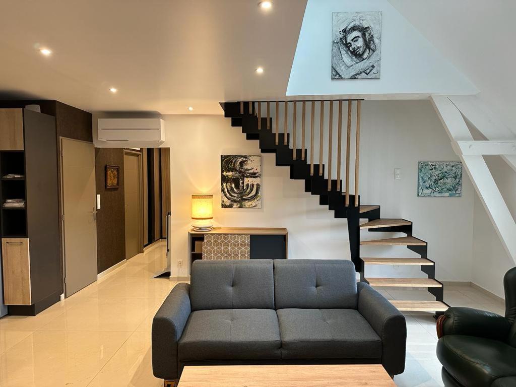 Spacious Flat Close To The Railway Station トロワ 部屋 写真