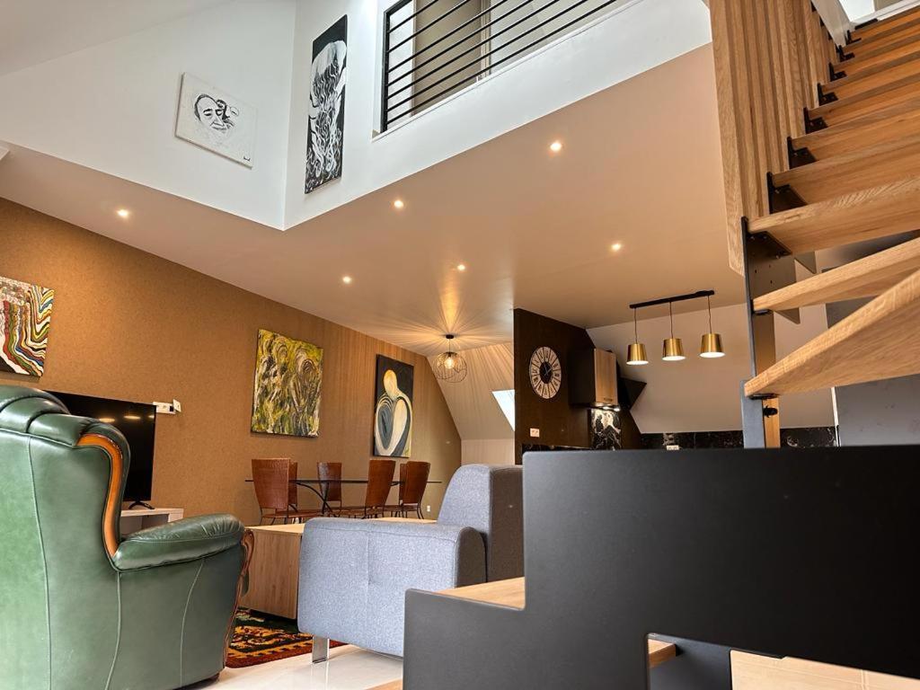 Spacious Flat Close To The Railway Station トロワ 部屋 写真