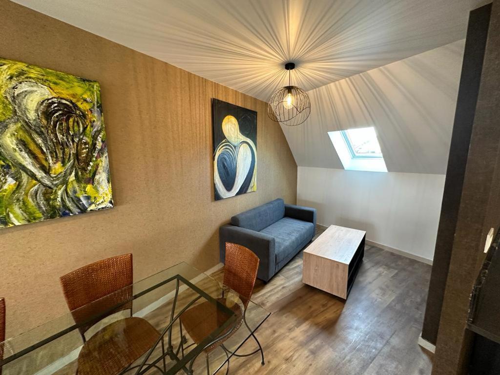 Spacious Flat Close To The Railway Station トロワ 部屋 写真