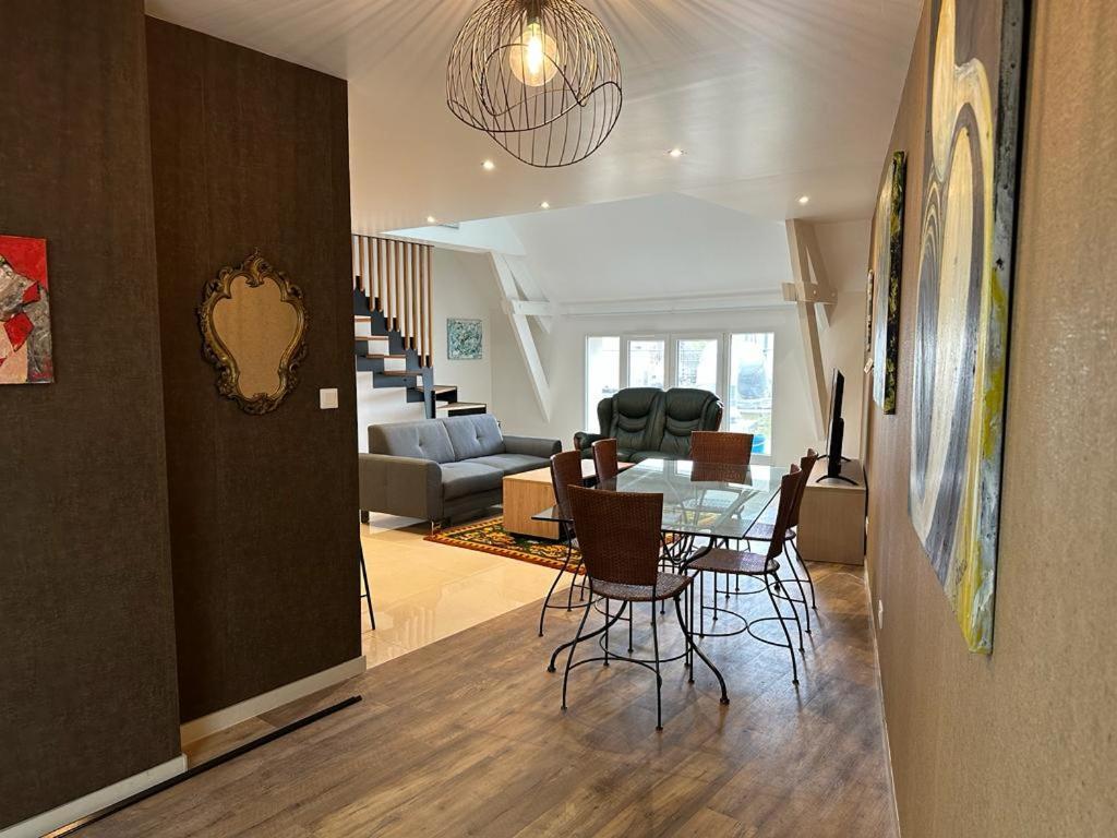 Spacious Flat Close To The Railway Station トロワ 部屋 写真